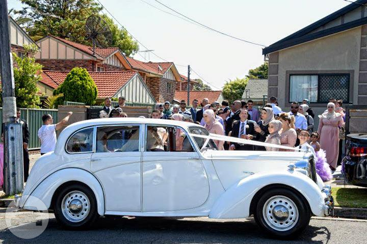 ‘Dolly’ – 1940 vintage
Sedan /
Sydney NSW 2000, Australia

 / Hourly AUD$ 0.00
