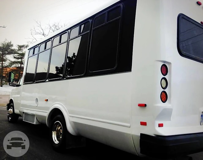 BABY WHITE ULTIMATE 20 PASSENGER PARTY BUS
Party Limo Bus /


 / Hourly AUD$ 0.00
